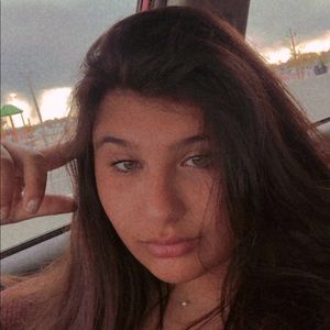 Meet your Posher, Mia